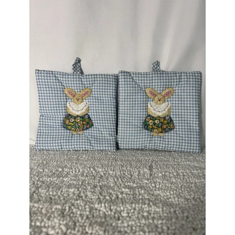 Cute Easter‎ Kitchen/ Dining Room Lot
